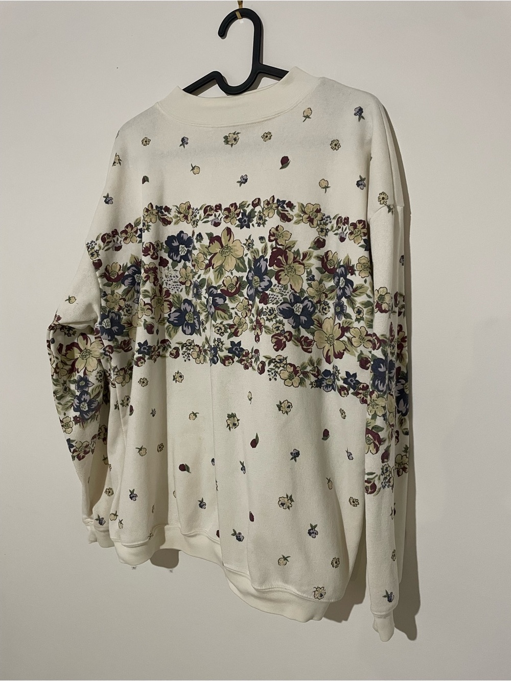 Vintage Cream Floral Band Long-Sleeve sweatshirt